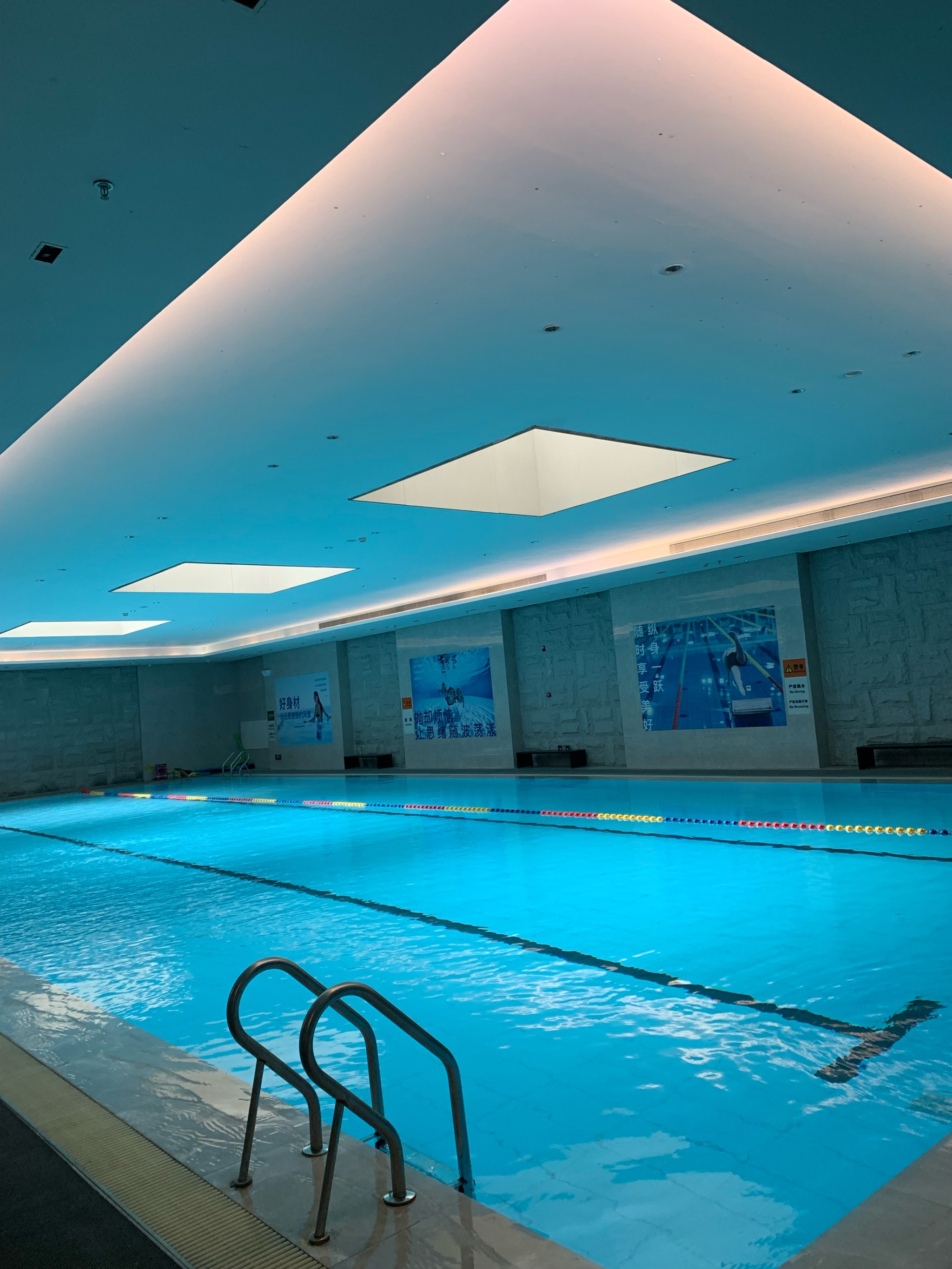 Pool depth (general hotel pool depth)